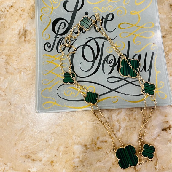 Green and Gold Four Lead Clover Necklace - Picture 5 of 9
